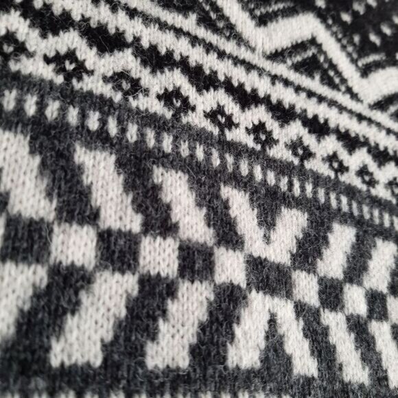 GAP Lamb Wool Blend Nordic Ombre Fair Isle Sweater Knit Gray & White Sz L - Picture 5 of 11